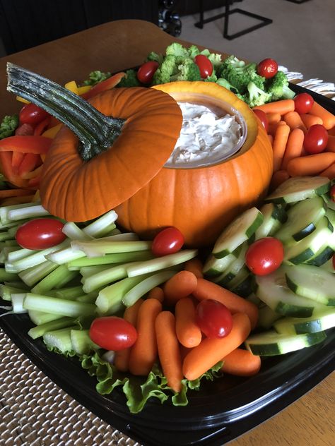 Fall Themed Shower Food, Pumpkin Theme Food Ideas, Fall Baby Shower Ideas Food Table, Halloween Gender Reveal Snacks, Fall Gender Reveal Snacks, Pumpkin Themed Food For Party, Fall Gender Reveal Centerpieces, Baby Shower Food Fall Theme, Fall Themed Baby Shower Foods