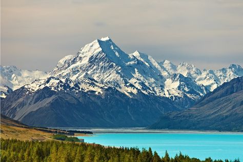 📍Today, let’s explore the majestic Aoraki/Mount Cook in New Zealand! 🏔️Aoraki/Mount Cook, the highest mountain in New Zealand, offers a surreal experience for anyone looking to immerse themselves in the wonders of nature. Its breathtaking landscapes, towering peaks, and serene skies make it a paradise for hikers, photographers, and adventure enthusiasts alike. 🥾The Hooker Valley Track is the most popular hike here, and for good reason. This 6.2-mile round trip trail offers stunning views o... Hokitika Gorge New Zealand, New Zealand Weather, New Zealand Mountains Landscapes, Mount Cook New Zealand, Aoraki Mount Cook, Roy’s Peak New Zealand, Nature Wonders, Mount Cook, Haast New Zealand