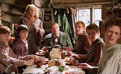 Harry Potter Once Had Another Female Weasley Who Was A Slytherin Spy Harry Potter Characters Names, Harry Potter Youtube, Weasley Family, Arthur Weasley, The Burrow, Images Harry Potter, Weasley Twins, Fact Families, Harry Potter Pictures