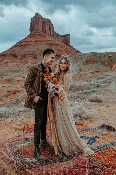 Gold Elopement Dress, Elopement Wedding Ideas Inspiration, Cheap Elopement Dress, Destination Elopement Photography, Cottage Core Elopement, Wedding Elopement Ideas Destinations, Boho Elopement Photography, Vintage Elopement Dress, Nature Elopement Ideas