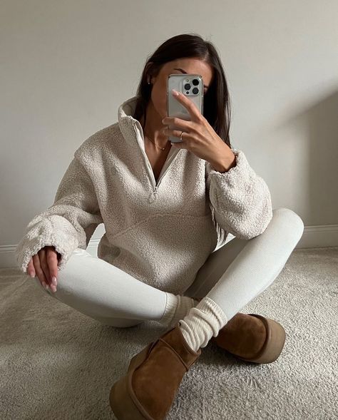 Cosy At Home Outfits, Classy Outfits Pants, Teddy Sweater Outfit, Half Zip Outfit, Vanilla Outfit, Cozy Home Outfit, Comfort Vibes, Outfit Ugg, Clean Girl Outfit