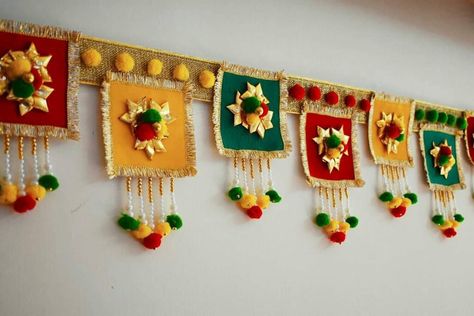 Diy toran 🌸💮🌸💮 Bandharwal Designs, Banderwal Handmade, Toran Ideas Doors, Bandanwar Design Handmade, Diy Toran Ideas For Diwali, Diy Bandarwal, Diwali Toran Diy, Bandarwal Designs Handmade, Diy Bandanwar