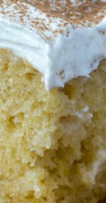 Birthday Cake Easy To Make, Snickerdoodle Poke Cake Recipe, Snickerdoodle Dump Cake, White Cake Poke Cake Recipes, Poke Spice Cake Recipes, Snickerdoodle Poke Cake, Cake Mix Snickerdoodles, White Poke Cake Recipes, White Poke Cake