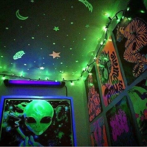 Hippy Bedroom, Hippie Bedroom Decor, Grunge Bedroom, Trippy Room, Hippie Bedroom, Neon Bedroom, Dorm Living Room, Hippy Room, Chill Room