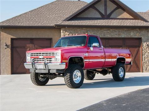 1987 Chevy Silverado K30 Single Wheel after meticulous restoration 1987 Chevy Silverado, Lifted Silverado, Chevrolet 2017, Chevy 4x4, Lifted Chevy Trucks, Chevy Pickup Trucks, Old Pickup Trucks, Jacked Up Trucks, Classic Pickup Trucks