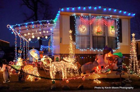 Beautiful Christmas decorations on a mobile home porch. Thanks to Kevin Moore for sharing the photo with us. Looking At Christmas Lights, Mobile Home Porches, Christmas Lighting Ideas, Beautiful Christmas Lights, Christmas Trailer, Christmas With The Kranks, Outdoor Christmas Diy, Diy Christmas Party, Rv Home