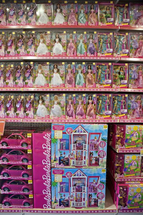 Frozen Toys, Diy Barbie House, Barbie Car, Beautiful Bedroom Decor, Scorpio Birthday, Barbie Doll Set, Wedding Photoshoot Props, Supermarket Design