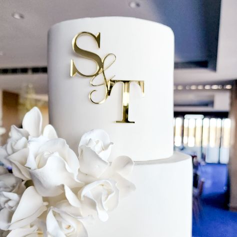 Double Initial Serif Acrylic Wedding Cake Charm Add an elegant finishing touch to your dream wedding cake.   With the couples initials available in a variety of acrylic colours to match your wedding theme. You can choose whether you would like the initials and ampersand made in one attached piece or three separate individual pieces to be attached to the front of the wedding cake. Overall size of charm is approx 7.5cm wide and 9cm tall.  Individual size of letters will vary dependent on the initials given.  This was created small to fit on the top tier.   I am more than happy to make this larger,  just make a note on the order of the approx size you would like. Easily attached to the cake with buttercream Please get in touch if you have any questions. ** Wedding cake pictured by Sweet Desig Wedding Cake Three Separate, Wedding Cakes Initials, Wedding Cake Initials, White And Black Wedding Cake, Ww Cake, Letter Wedding Cake, Modern Wedding Cake Toppers, Modern Cake Toppers, Elegant Cake Topper