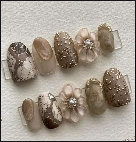 Embrace elegance with our Delicate Beige Brown & Gold Flowers press-on nails! 💅 These short, shiny nails are perfect for adding a subtle touch of glamour to your everyday look. Whether you’re dressing up or keeping it casual, these nails are your go-to for effortless beauty. Complete with glue for easy application, get ready to shine! 🌟 💖 Why You’ll Love Them: Elegant floral design 🌸 Short and chic ✨ Easy to apply with included glue 💅 Perfect for any occasion 🎀 Add a little sparkle to your ... Short Shiny Nails, Beauty Make-up, Shiny Nails, Effortless Beauty, Elegant Floral, Beige Brown, Gold Flowers, Gel Nail, Gel Nail Polish