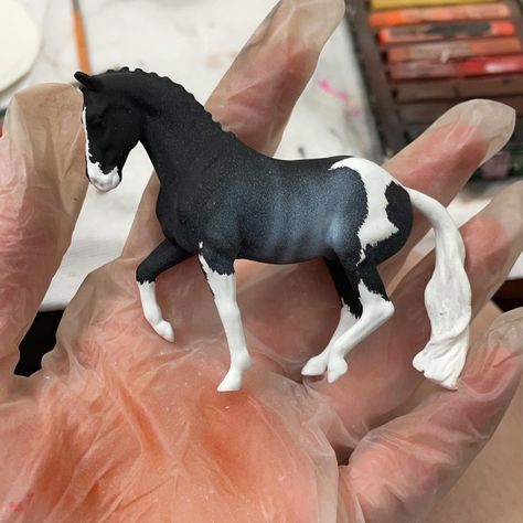 Diy Horse Toys, Schleich Horses Stable, Horse Walker, Unusual Horse, Diy Horse Barn, Bryer Horses, Big Dog Breeds, Pinto Horse, Barrel Racing Horses