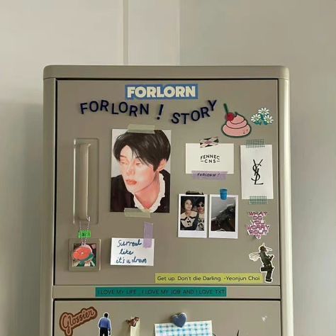 Aesthetic Locker Decor, Desk Room Ideas, Journaling Png, Room Desk Setup, Pic Icon, Trip Friends, Weird Design, Korean Vibes, Locker Decorations