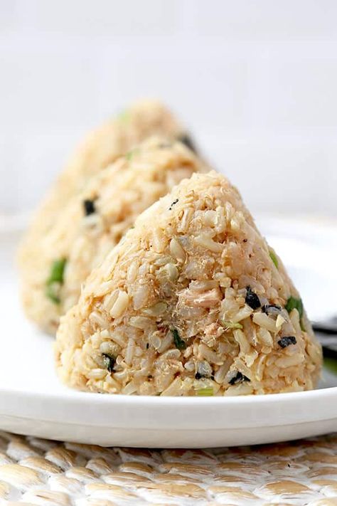 Tuna And Sesame Omusubi (Rice Balls) - Pickled Plum Food And Drinks Tuna Snacks, Bagel Sandwich Ideas, Tuna Onigiri, Healthy Snack For Kids, Recipe Japanese, Bonito Flakes, Food Rice, Snack For Kids, Sandwich Ideas