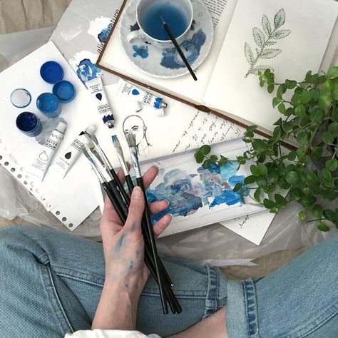 Flatlay photography idea | Artist | painting | Creative | blue | Hobby Aesthetic, Ravenclaw Aesthetic, Artsy Aesthetic, Everything Is Blue, Art Appliqué, Artist Aesthetic, Foto Art, Drawing Tutorials, Ravenclaw