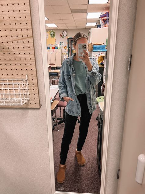 Simple Teacher Outfits Winter, Rainy Day Teacher Outfit Fall, Athletic Teacher Outfits, Rainy Day Outfit Teacher, Teacher Comfy Outfits, Teacher Friday Outfit, Jeans Teacher Outfits, Comfy Teacher Outfits Fall, Teacher Outfit Jeans