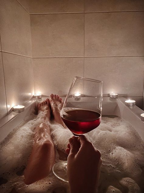 Wine And Chill Aesthetic, Drinking Wine Aesthetic Dark, Red Wine Aesthetic Dark, Romantic Bath Ideas, Wine Bath, Wine Pics, Bathtub Aesthetic, Wine Candle, Romantic Bath