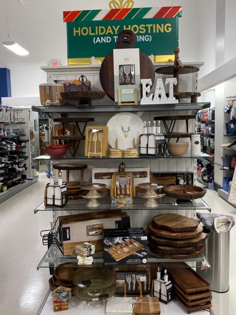 Homegoods Merchandising, Homegoods Endcaps, Christmas Merchandising, Homeware Display, Marshalls Store, Shopping Aesthetic, Home Goods Store, Hosting Holidays, Retail Merchandising