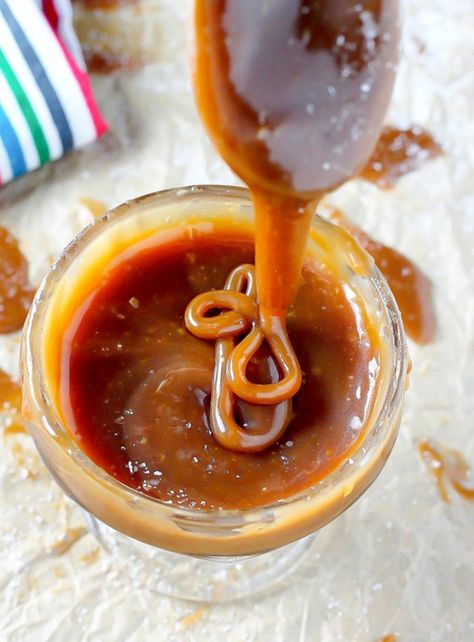 It’s that time of year where I want salted caramel EVERYTHING. It’s such a cozy treat! Be it drizzled over your coffee… or straight into your mouth. If you’ve been looking for an easy way to slip into the salted caramel game, this recipe is here for you. No thermometer needed. No fancy ingredients. No hours... Vegan Caramel Sauce Recipe, Poptart Flavors, Butterscotch Sauce Recipes, Homemade Butterscotch, Caramel Recipe Easy, Bourbon Caramel Sauce, Small Batch Cooking, Tart Flavors, Bourbon Caramels