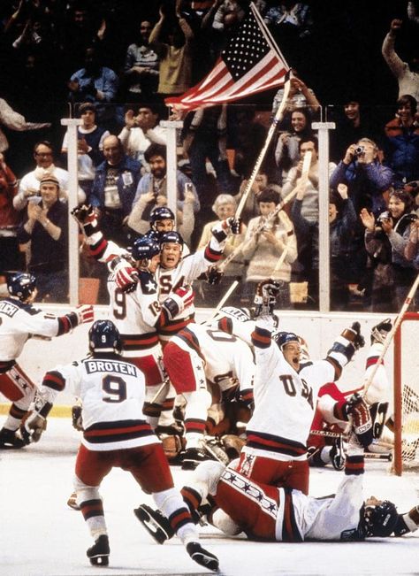 Miracle On Ice, Team Usa Hockey, Usa Hockey, Olympic Gold Medals, Usa Olympics, Hockey Games, Olympic Team, American Sports, Sport Motivation