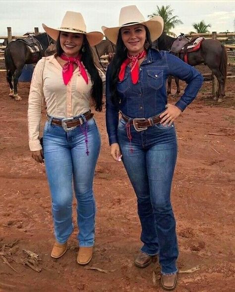 Rodeo Outfits For Women Western, Rodeo Outfits For Women, Cowboy Attire, Mode Country, Western Ideas, Most Pinned, Cute Cowgirl Outfits, Western Dresses For Women, Cowgirl Style Outfits