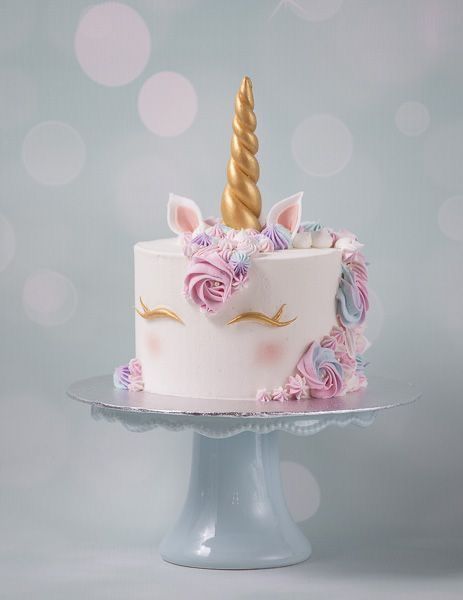 37+ Cute Unicorn Birthday Cake Ideas - Lattes, Lilacs, & Lullabies Cake Course, Diy Unicorn Cake, Easy Unicorn Cake, Unicorn Cake Pops, Savory Cakes, Skate Birthday, Unicorn Birthday Cake, Unicorn Cake Topper, Magic Cake