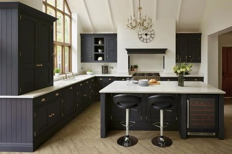 Modern Country Kitchen, Blue Shaker Kitchen, Popular Kitchen Colors, Tom Howley, Modern Country Kitchens, Elegant Farmhouse, Country Kitchen Designs, Beautiful Kitchen Designs, Shaker Style Kitchens