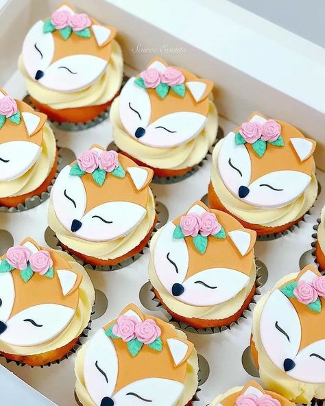 Fox Cake Toppers, Fox Birthday Party, Third Birthday Girl, Cupcake Flower Bouquets, Fox Cake, Fox Party, Buttercream Cake Designs, Fox Birthday, Fox Baby Shower