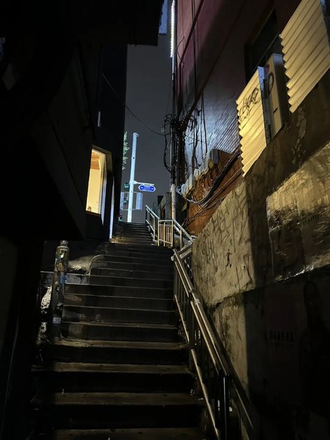 Poor City Aesthetic, Run Down City Aesthetic, Superhuman Aesthetic, Whisper Background Photos, City Alleyway, Abandoned City, Photography Themes, Dark City, Dissociation