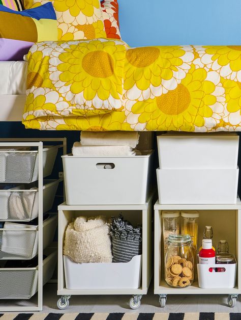 Get tips and tricks from IKEA designers to help you create an organized and comfortable dorm space for you and your roommate. Get organized today! Ikea Dorm Room Ideas, Dorm Room Closet Organization, Get Organized, Getting Organized, Tips And Tricks, To Create, Living Spaces