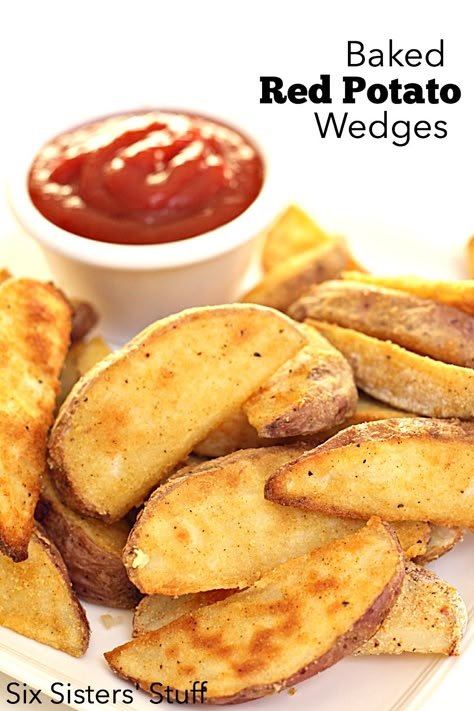 Baked Red Potato Wedges on SixSistersStuff.com - my favorite potato side dish! Red Potato Wedges, Baked Red Potatoes, Potato Wedges Recipe, Red Potato, Wedges Recipe, Potato Wedges Baked, Six Sisters Stuff, Six Sisters, Potato Side Dishes