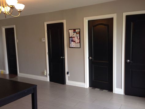 Dark Doors With White Trim Grey Walls, Grey Walls With Dark Trim, Grey Walls Black Doors White Trim, White Walls White Baseboards, Beige Walls Black Trim, Dark Brown Doors Interior, Grey Walls With Black Trim, Dark Doors With White Trim, Dark Grey Doors