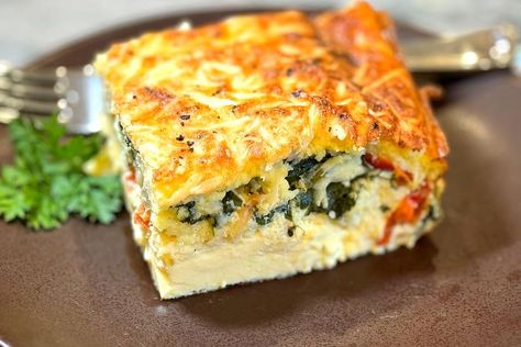 Mediterranean Egg Casserole, Mediterranean Diet Egg Recipes, Vegetarian Egg Casserole Recipes, Vegetarian Breakfast Casserole Recipes, Egg Casserole No Meat, Mediterranean Diet Casserole Recipes, Omelette Veggie, Mediterranean Breakfasts, Vegetarian Egg Casserole