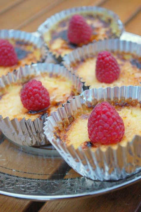 Creme Brulee Bites, Mini Creme Brulee Cups, Creme Brulee Wedding, Creme Brulee Bars, Mini Creme Brulee, Brulee Desserts, Creme Brulee Cake, Boho Cakes, Petite Desserts