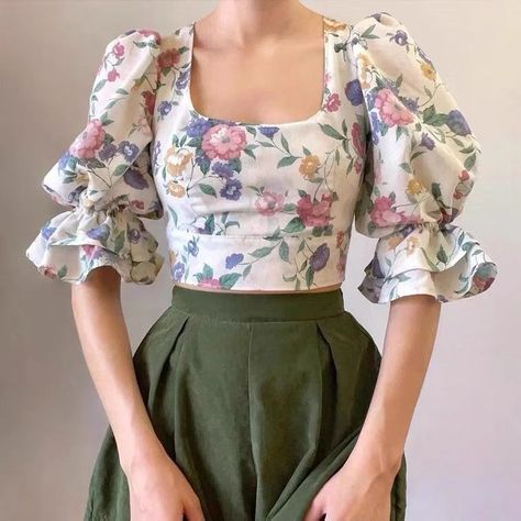 Gaun Koktail, Myanmar Dress Design, Short Blouses, Fashion Top Outfits, Fashion Tops Blouse, Designs For Dresses, Mode Inspo, Boho Blouses, Floral Top