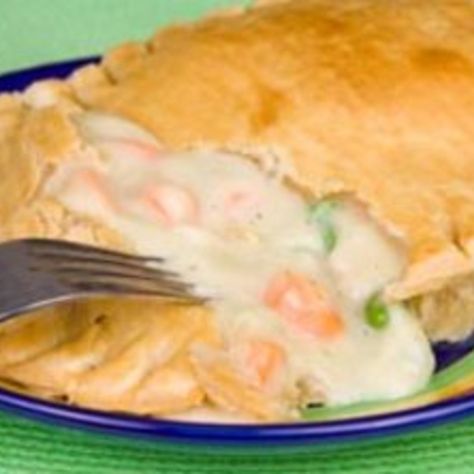 Marie Callender's Chicken Pot Pie Marie Callenders, Restaurants Recipes, Pot Pie Recipe Easy, Casseroles Recipes, Easy Chicken Pot Pie Recipe, Chicken Pot Pie Recipe, Copy Cats, Poultry Dishes, Pot Pie Recipe