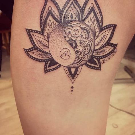 Yin And Yang Mandala Tattoo, Yin Yang Tattoo Unique Couple, Beautiful Yin Yang Tattoo, Ying Yang Tattoo Feminine, Sunflower Ying Yang Tattoo, Yin Yang Lotus Tattoo, Ying Yang Lotus Tattoo, Ying Yang Tattoo Unique, Tattoo Yin Yang Ideas