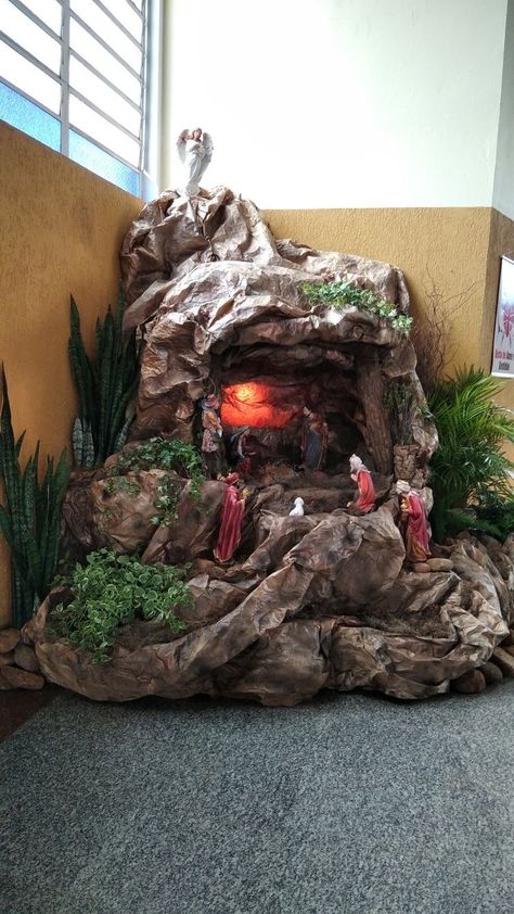 Christmas Kudil Ideas, Christmas Cave Ideas, Christmas Crib Ideas Nativity Scenes, Pesebres Navidad Ideas Grandes, Pesebres Navidad Ideas Originales, Pesebres Navidad Ideas, Christmas Nativity Scene Diy, Christmas Cave, Christmas Nativity Images