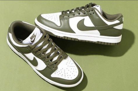 Medium Olive Dunks, Nike Dunk Low Olive, Nike Dunk Low Medium Olive, Cowboy Outfit Men, Army Green Nikes, Olive Green Nike, Motorsport Shoes, Olive Sneakers, Dunks Outfit