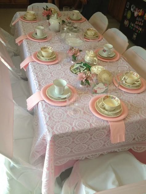 love the mix and match china! Southern Party Ideas, Tea Birthday Party Ideas, Toddler Tea Party, Girls Tea Party Birthday, Tea Party Birthday Party, Victorian Tea Party, Kids Tea Party, Brunch Decor, Tea Party Table