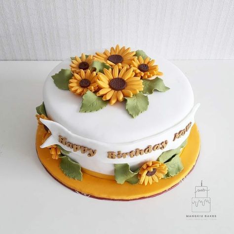 Fondant Art, Sunflower Cake, Fondant Flower Cake, Flower Cakes, Fondant Flowers, Fondant Cakes, Flower Cake, Fondant, Sunflower