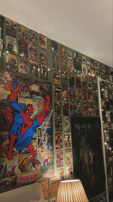 #bedroom #vintage #spiderman #comics #twd #thewalkingdead #thelastofus #tlou #collage #poster Spiderman Wall Collage, Comic Book Room Aesthetic, Comic Book Bedroom Ideas, Marvel Bedroom Ideas Aesthetic, Comic Room Aesthetic, Comic Room Decor, Spiderman Themed Room Aesthetic, Spiderman House Decor, Maximalistic Bedroom