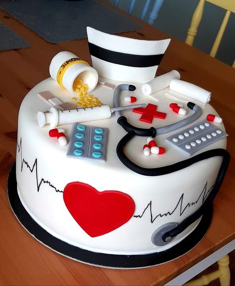 Nursing Birthday Cake, Nurses Cakes Ideas, Nurse Cake Design, Nurse Graduation Cake Ideas, Nursing Cakes Graduation, Nurse Cake Ideas Graduation, Cake For Nurse, Nurse Cake Ideas, Cake For A Nurse