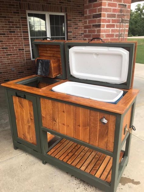 Diy Outdoor Mini Bar, Outdoor Kitchen With Mini Fridge, Pool Cooler Ideas, Wooden Cooler, Diy Cooler, Cooler Stand, Outdoor Grill Station, Outdoor Cooler, Diy Outdoor Bar