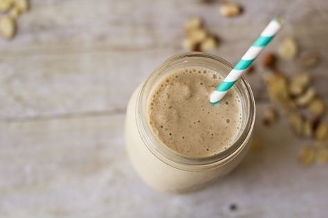 Salted Caramel Smoothie - An Apple a day Almond Joy Smoothie, Almond Shake, Mason Jar Smoothie, Salted Caramel Smoothie, Dr Oz Recipes, Dr Livingood, Vegan Protein Shake, Chocolate Almond Milk, Protein Smoothies