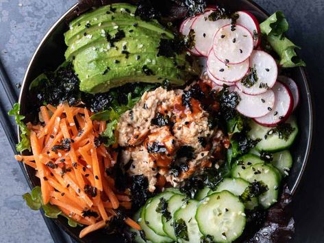 What to Do with Leftover Avocado Besides Making Toast - The Bonnie Fig Spicy Salmon Salad, Salmon Salad Bowl, Fiber Recipes, Spring Mix Salad, Tinned Fish, Canned Salmon, Healthy Dinner Options, High Fibre, Seaweed Snacks