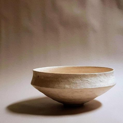 White Stoneware Roman Bowl by Elena Vasilantonaki Unique Dimensions: ⌀ 28 x H 14 cm (Dimensions may vary) Materials: Stoneware Japanese Pottery Wabi Sabi, Bowl Shapes, Wabi Sabi Ceramics, Wabi Sabi Pottery, Stacking Bowls, Rustic Pottery, Stone Bowl, Bread Bowls, Japanese Pottery