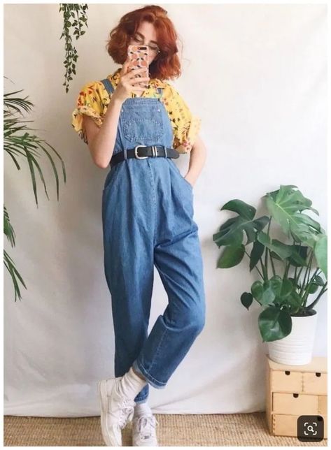 Yes, I understand this is a woman in the picture, and yes, I also understand I’d look like a Minion - it’s still my ideal style. Aesthetic Outfits 90s, 80s Fashion Party, Minimal Stil, 80s Inspired Outfits, Outfits Sporty, Stranger Things Outfit, 80s Fashion Trends, Style College, Vintage Outfits 90s