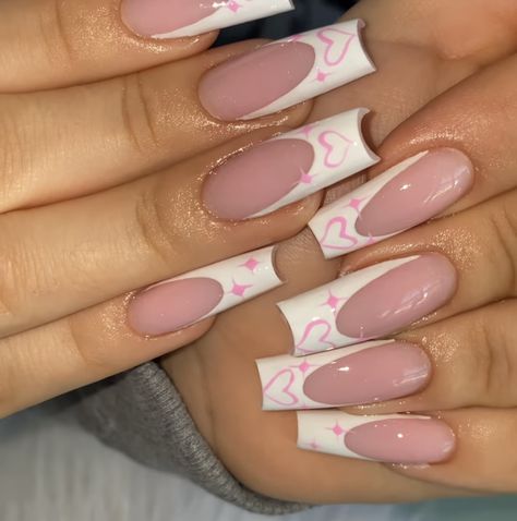 Nails With E Initial, E Initial Nails, R Initial Nails, Nails With M Initial, French Tip With Initial Nails, Nails With J Initial, Initial On Nails, Nails With Initials On Them, Boyfriend Initial Nails Designs