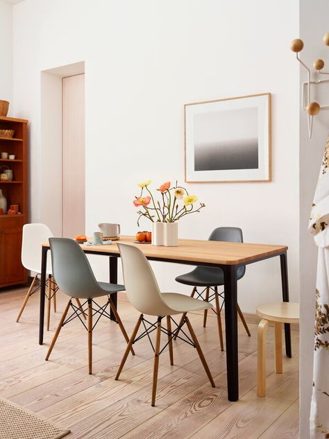 Eames Chair Dining, Eames Dining, Eames Side Chair, Vitra Chair, Eames Dining Chair, Eames Design, Retro Chairs, Concrete Marble, Dsw Chair