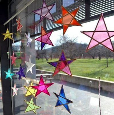 Wood And Tissue Paper Star Sun Catchers Diy Star, Hanging Stars, Stars Craft, Crafty Kids, Diy Decor Crafts, Paper Stars, Camping Crafts, Childrens Crafts, Art Activities