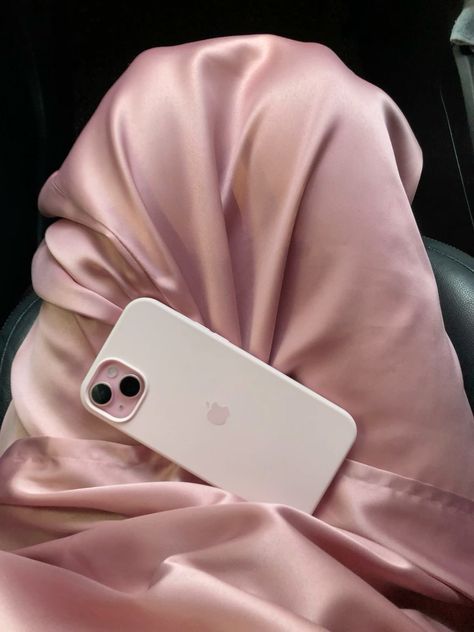 Iphone 15 Pink Case Aesthetic, Iphone 15 Pink Case, Iphone 15 Case Aesthetic, Iphone 15 Pink Aesthetic, Iphone 15 Plus Pink, Pink Iphone 15, Iphone 15 Pink, Dream Phone, Pink Glitter Wallpaper